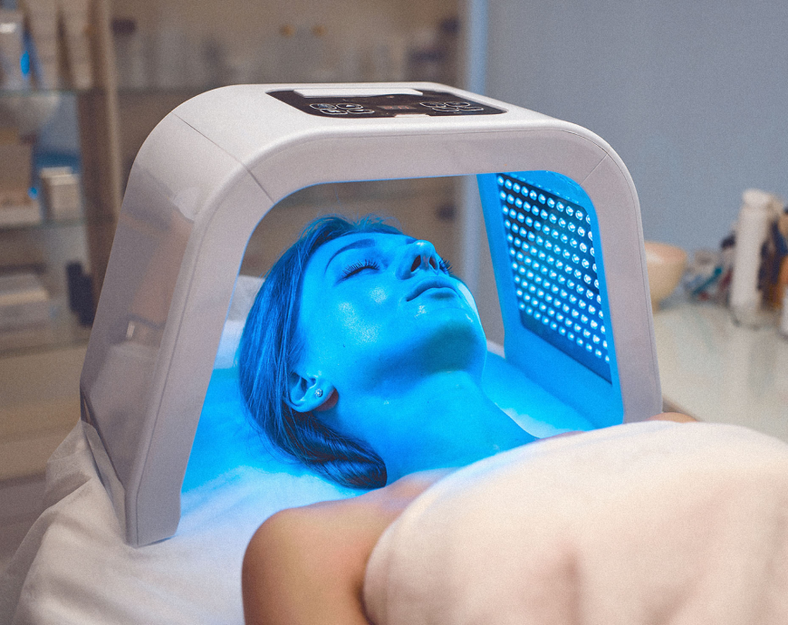LED Showdown: led light therapy at home vs In-Clinic - Which is Better?